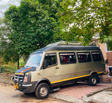 17 Seater Tempo Traveller in Use